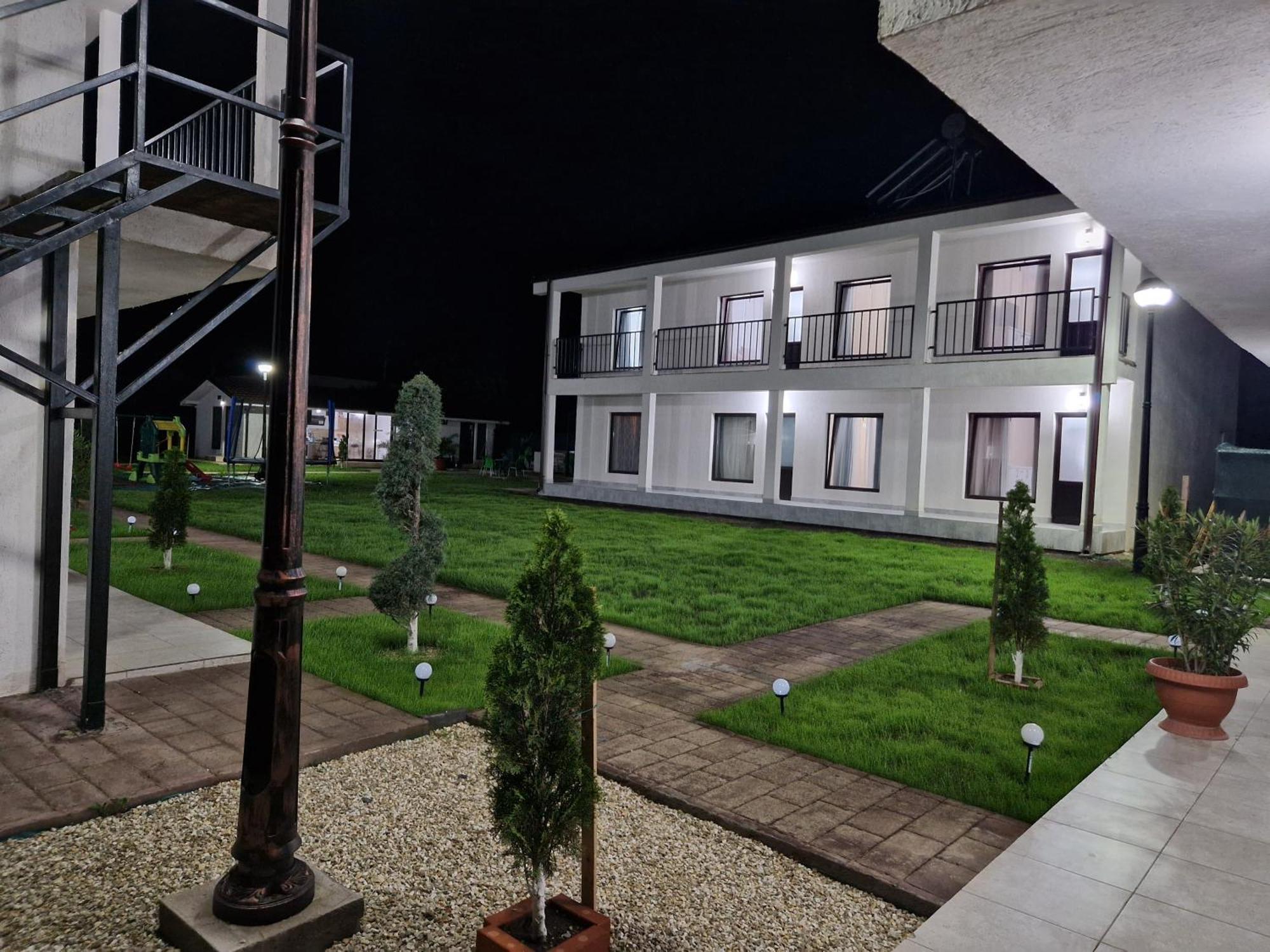 Complex Turistic N&S Hotell Două Mai Eksteriør bilde